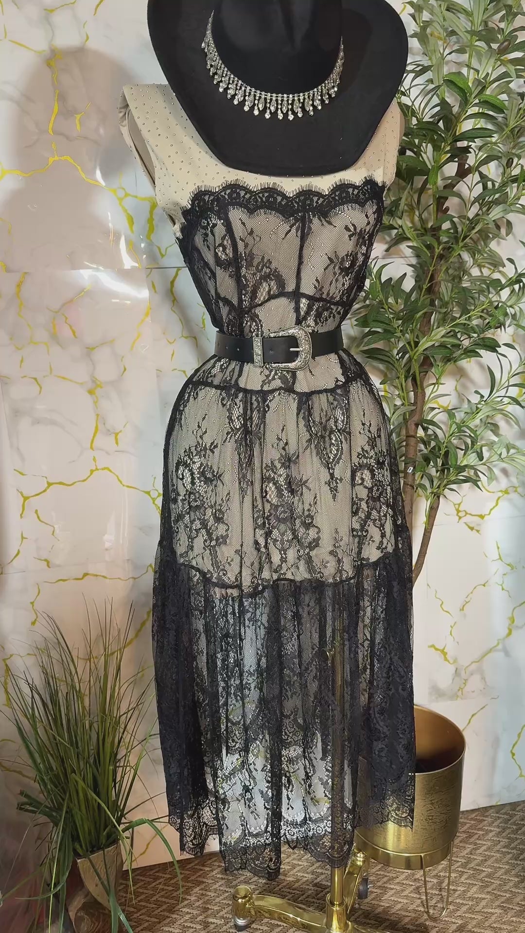 Encaje dress
